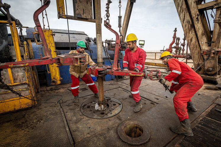 دکل حفاری (O۲) چاه شماره ۵ پایدار غرب