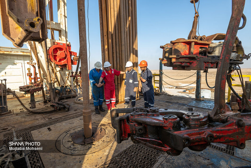 تکمیل عملیات حفاری یک حلقه چاه نفت در گستره مناطق نفتخیز جنوب تکمیل عملیات حفاری یک حلقه چاه نفت در گستره مناطق نفتخیز جنوب