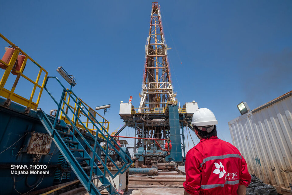 سرمایهگذاری ۲۷۵ میلیارد دلاری برای توسعه، افزایش و نگهداشت تولید میدانهای نفتی و گازی تا ۱۴۲۰ سرمایهگذاری ۲۷۵ میلیارد دلاری برای توسعه، افزایش و نگهداشت تولید میدانهای نفتی و گازی تا ۱۴۲۰