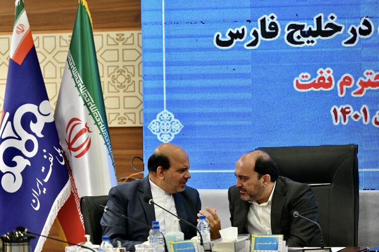 مهدی دوستی، استاندار هرمزگان و  محسن خجسته مهر، مدیرعامل شرکت ملی نفت ایران
