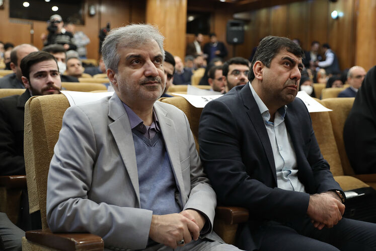 از راست: مهدی علیمددی، معاون توسعه مدیریت و سرمایه انسانی وزیر نفت و وحیدرضا زیدیفرد، معاون وزیر نفت در امور مهندسی، پژوهش و فناوری