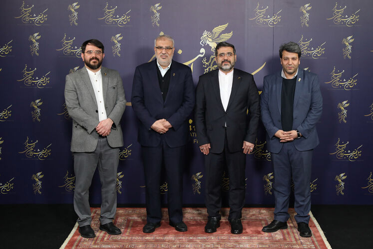 از راست : محمد خزاعی رئیس سازمان سینمایی،  محمدمهدی اسماعیلی، وزیر فرهنگ و ارشاد اسلامی، جواد اوجی، وزیر نفت و مجتبی امینی دبیر چهلویکمین جشنواره بینالمللی فیلم فجر