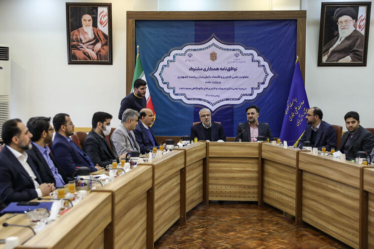 آیین امضای توافقنامه همکاری وزارت نفت و معاونت علمی، فناوری و اقتصاد دانشبنیان ریاستجمهوری در زمینه بومیسازی تجهیزات و فناوریهای گلوگاهی صنعت نفت