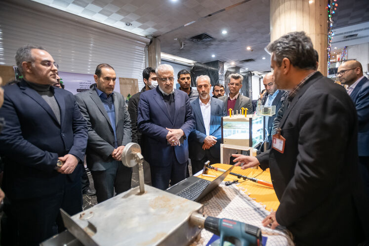بازدید جواد اوجی، وزیر نفت از نمایشگاه توسعه فناوری،ایده‌های نوآورانه و کار جهادی (تاک)