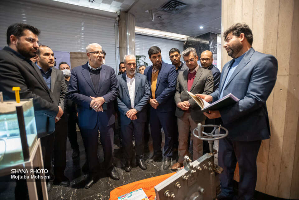 وزیر نفت از نمایشگاه توسعه فناوری، ایده‌های نوآورانه و کار جهادی بازدید کرد