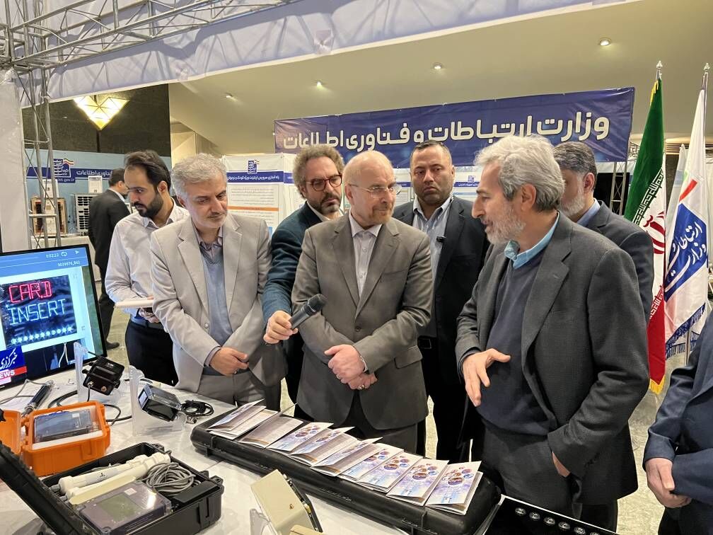 رئیس مجلس از  غرفه وزارت نفت در نمایشگاه توانمندیهای علمی و صنعتی تولید داخل بازدید کرد رئیس مجلس از  غرفه وزارت نفت در نمایشگاه توانمندیهای علمی و صنعتی تولید داخل بازدید کرد