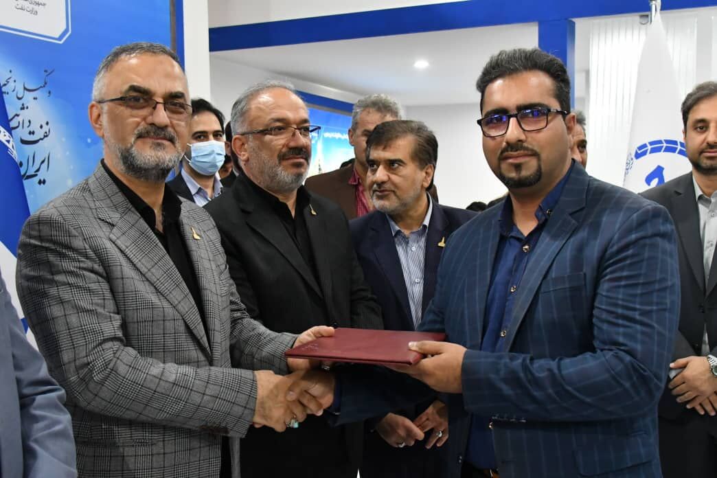 قدردانی از پژوهشگران برتر شرکت ملی حفاری در نمایشگاه نفت خوزستان قدردانی از پژوهشگران برتر شرکت ملی حفاری در نمایشگاه نفت خوزستان