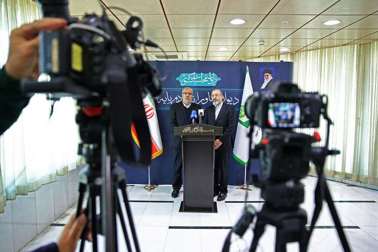 نشست مشترک جواد اوجی، وزیر نفت و سید احمدرضا دستغیب، رئیس کل دیوان محاسبات کشور