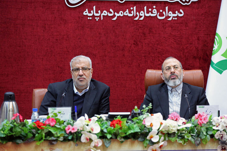 از راست: سید احمدرضا دستغیب، رئیس کل دیوان محاسبات کشور و جواد اوجی، وزیر نفت 