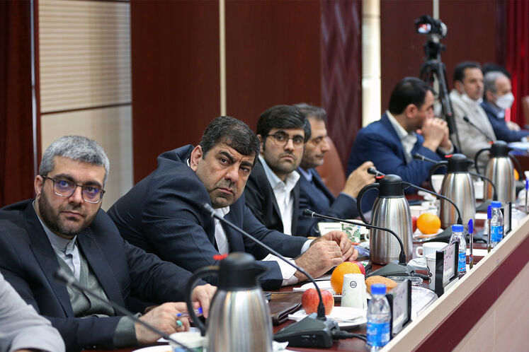 از چپ: احمد اسدزاده، معاون امور بینالملل وزیر نفت و مهدی علیمددی، معاون توسعه مدیریت و سرمایه انسانی وزیر نفت