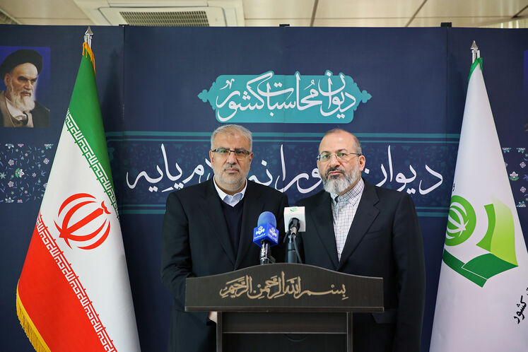 از راست: سید احمدرضا دستغیب، رئیس کل دیوان محاسبات کشور و جواد اوجی، وزیر نفت