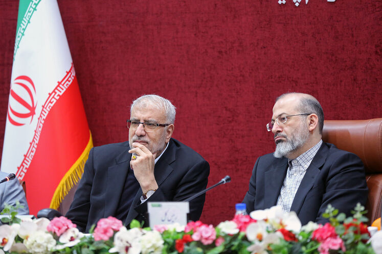 از راست: سید احمدرضا دستغیب، رئیس کل دیوان محاسبات کشور و جواد اوجی، وزیر نفت 