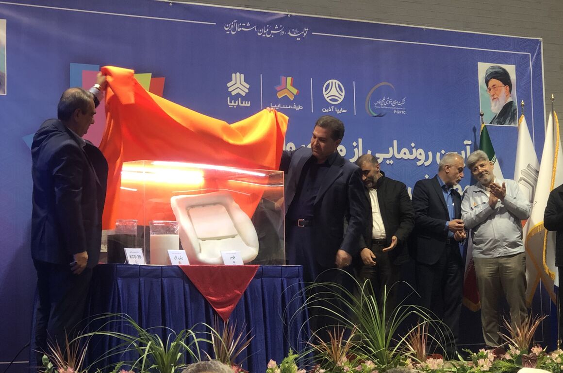 پتروشیمی کارون، ایران را در زمینه تجهیزات اساسی صنایع خودروسازی خودکفا کرد پتروشیمی کارون، ایران را در زمینه تجهیزات اساسی صنایع خودروسازی خودکفا کرد