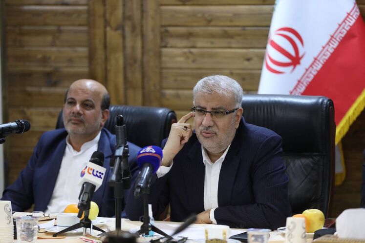 جواد اوجی، وزیر نفت و محسن خجسته مهر، مدیرعامل شرکت ملی نفت ایران