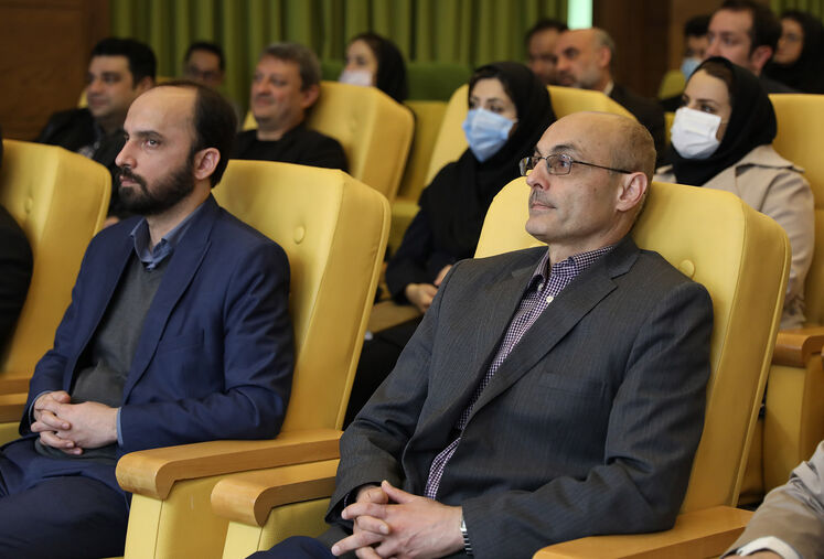 از راست: فرهاد عبداللهپور، مدیر طرح کهاب شرکت ملی پخش فرآورده های نفتی