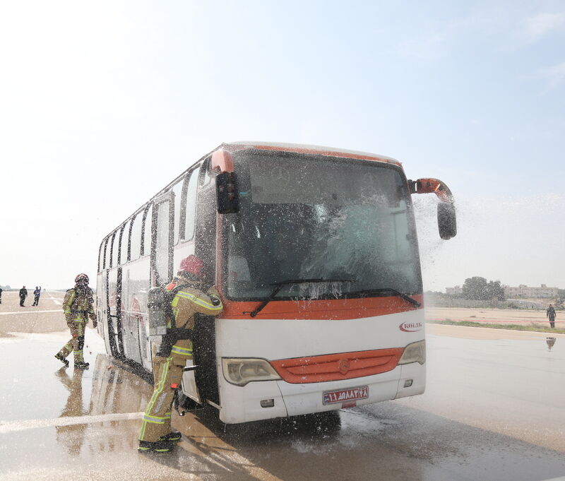 رزمایش عملیات اطفای حریق و نجات سرنشینان هواپیما در فرودگاه خارک برگزار شد