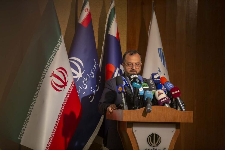 احسان خاندوزی، وزیر امور اقتصاد و دارایی