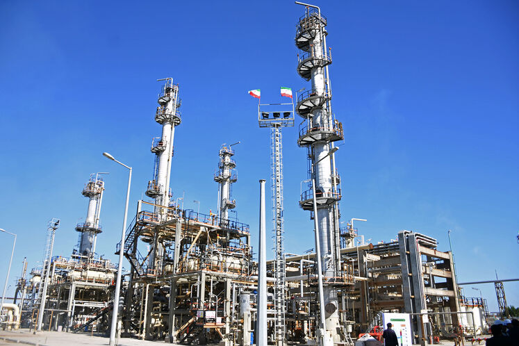 بهرهبرداری از بخش نخست گام طرح توسعه و تثبیت ظرفیت پالایشگاه آبادان