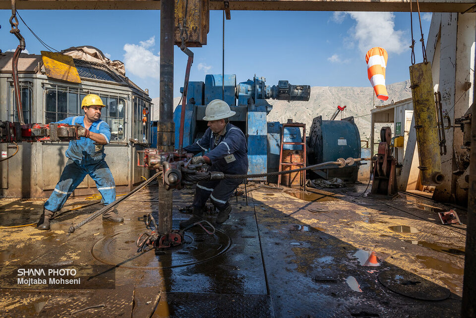 نشست هماندیشی ایجاد شرایط رقابتی با صدور پروانههای اکتشاف و تولید برگزار میشود نشست هماندیشی ایجاد شرایط رقابتی با صدور پروانههای اکتشاف و تولید برگزار میشود