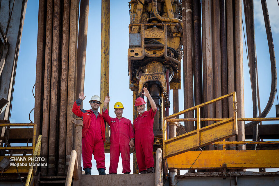 صنعت نفت ایران؛ روایتی از ایستادگی و پیشرفت صنعت نفت ایران؛ روایتی از ایستادگی و پیشرفت