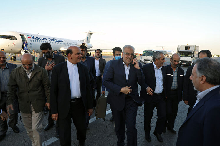 ورود جواد اوجی، وزیر نفت به فرودگاه بینالمللی اهواز