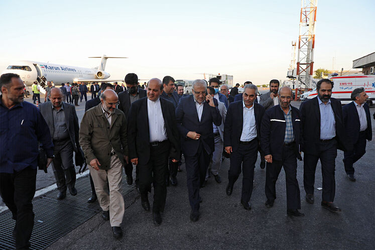 ورود جواد اوجی، وزیر نفت به فرودگاه بین‌المللی اهواز