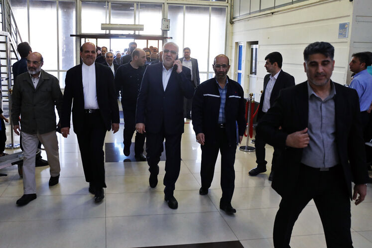 ورود جواد اوجی، وزیر نفت به فرودگاه بینالمللی اهواز
