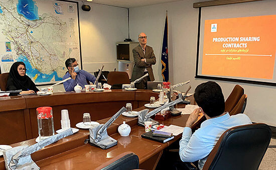 دوره آشنایی با مدیریت قراردادهای بالادستی نفت و گاز برگزار شد دوره آشنایی با مدیریت قراردادهای بالادستی نفت و گاز برگزار شد