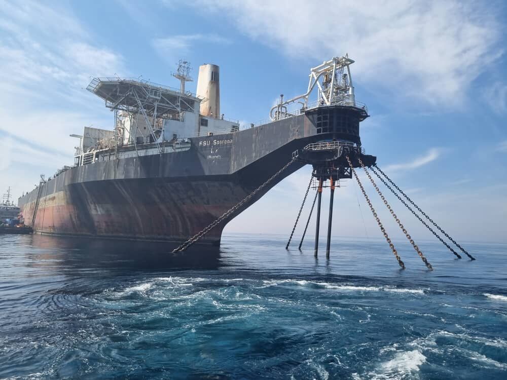 عملیات جداسازی رایزرهای پایانه شناور سورنا با موفقیت پایان یافت عملیات جداسازی رایزرهای پایانه شناور سورنا با موفقیت پایان یافت