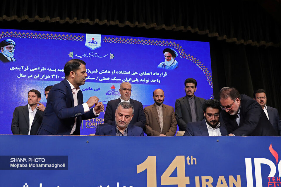 ۲ قرارداد و تفاهمنامه اعطای دانش فنیِ شرکت پژوهش و فناوری پتروشیمی امضا شد ۲ قرارداد و تفاهمنامه اعطای دانش فنیِ شرکت پژوهش و فناوری پتروشیمی امضا شد
