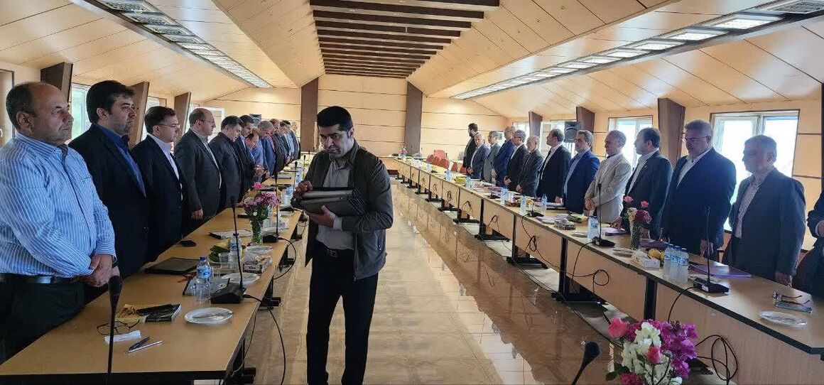 برگزاری دوره آموزشی گواهینامه صلاحیت حرفهای اعضای کمیسیون مناقصات و کمیتههای فنی بازرگانی مدیران صنعت نفت برگزاری دوره آموزشی گواهینامه صلاحیت حرفهای اعضای کمیسیون مناقصات و کمیتههای فنی بازرگانی مدیران صنعت نفت