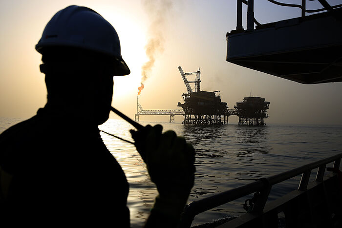 سهم ۲۴ درصدی افزایش تولید و صادرات نفت در رشد اقتصادی ایران
