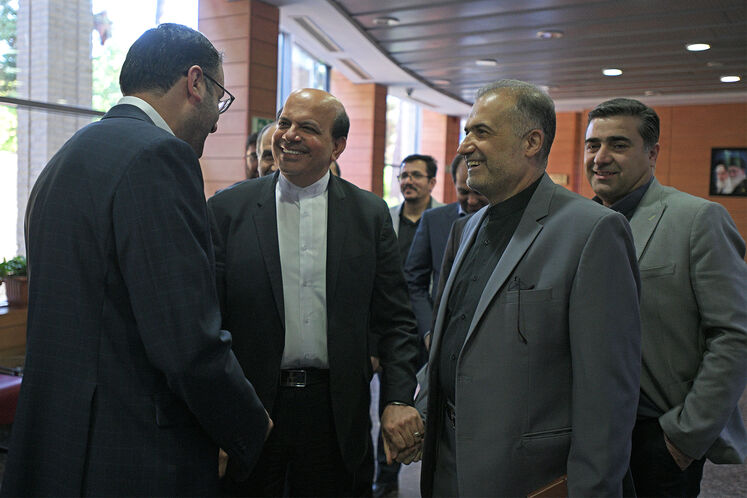 از راست: کاظم جلالی، سفیر ایران در روسیه و محسن خجسته‌مهر، مدیرعامل شرکت ملی نفت ایران