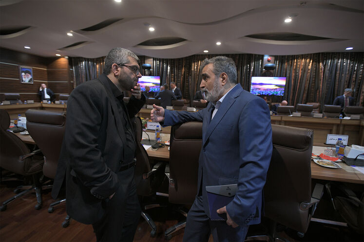 از راست:  بهروز کمالوندی، سخنگوی سازمان انرژی اتمی ایران و احمد اسدزاده، معاون امور بین‌الملل و بازرگانی وزیر نفت 