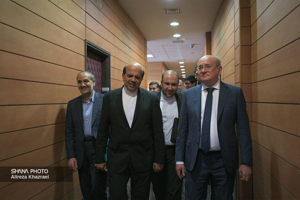 بررسی الگوهای سرمایهگذاری برای توسعه میدانهای نفت و گاز با مشارکت روسها  بررسی الگوهای سرمایهگذاری برای توسعه میدانهای نفت و گاز با مشارکت روسها