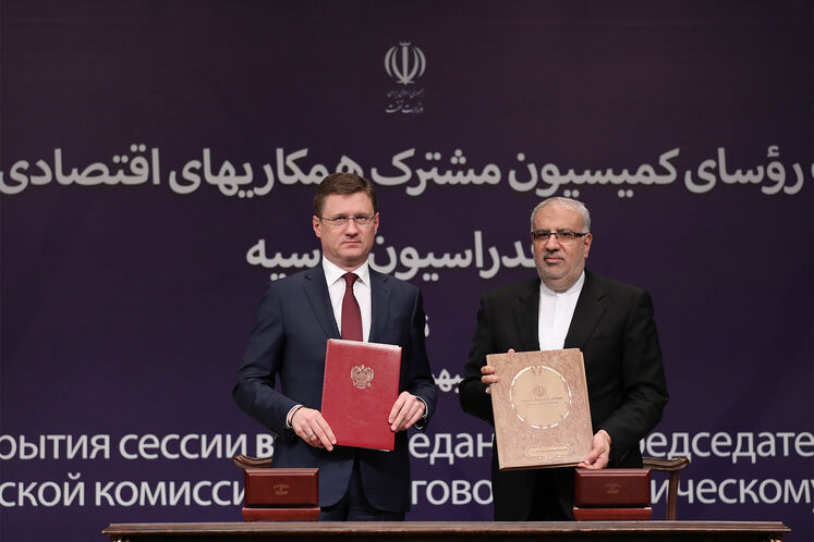 از راست: جواد اوجی، وزیر نفت و الکساندر نواک، معاون نخست‌وزیر روسیه