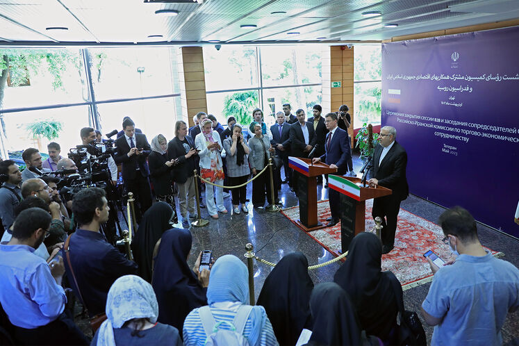 نشست خبری مشترک جواد اوجی، وزیر نفت و الکساندر نواک، معاون نخست‌وزیر روسیه