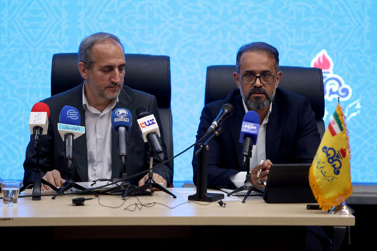 از راست: مسلم رحمانی، مدیر هماهنگی امور گازرسانی شرکت ملی گاز ایران و مجید چگنی، مدیرعامل این شرکت
