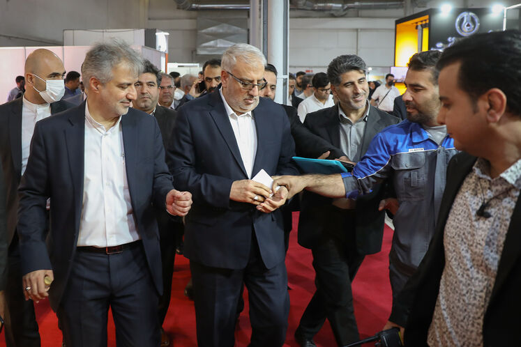 بازدید جواد اوجی وزیر نفت از نمایشگاه نفت