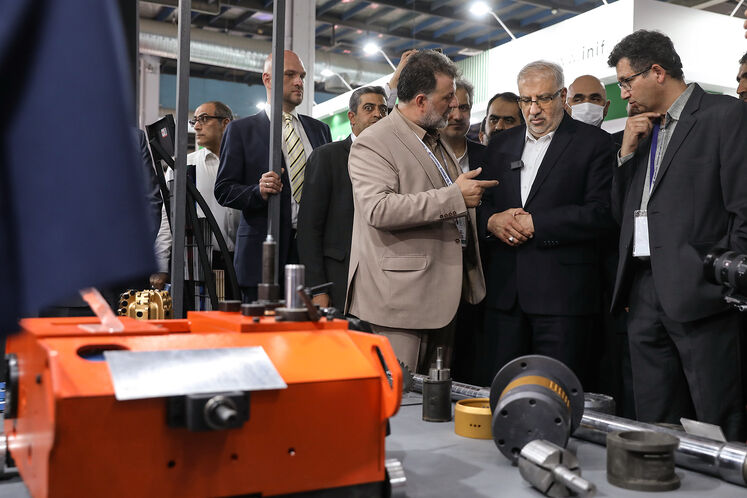 بازدید جواد اوجی وزیر نفت از نمایشگاه نفت