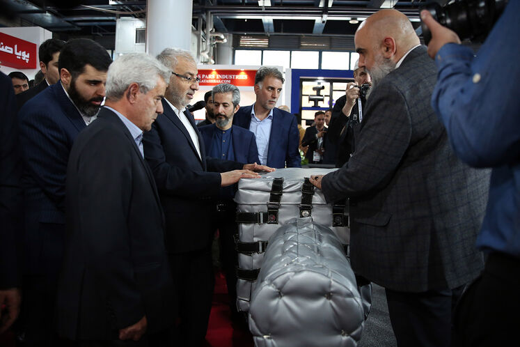 بازدید جواد اوجی، وزیر نفت از سالن ۳۱ دومین روز بیست‌وهفتمین نمایشگاه بین‌المللی نفت، گاز، پالایش و پتروشیمی