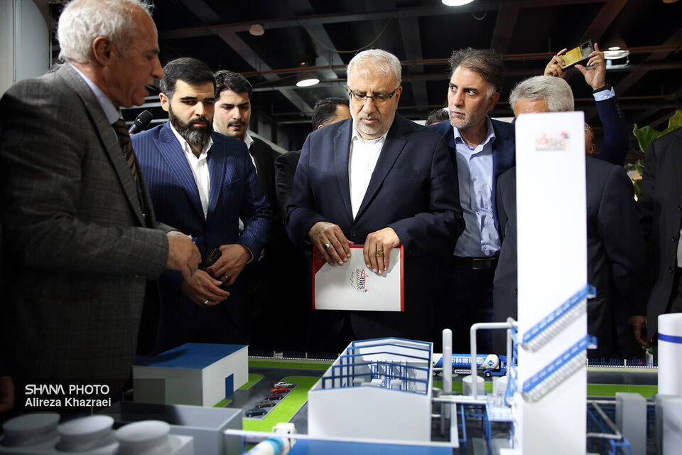 بازدید وزیر نفت از دومین روز بیستوهفتمین نمایشگاه بینالمللی صنعت نفت