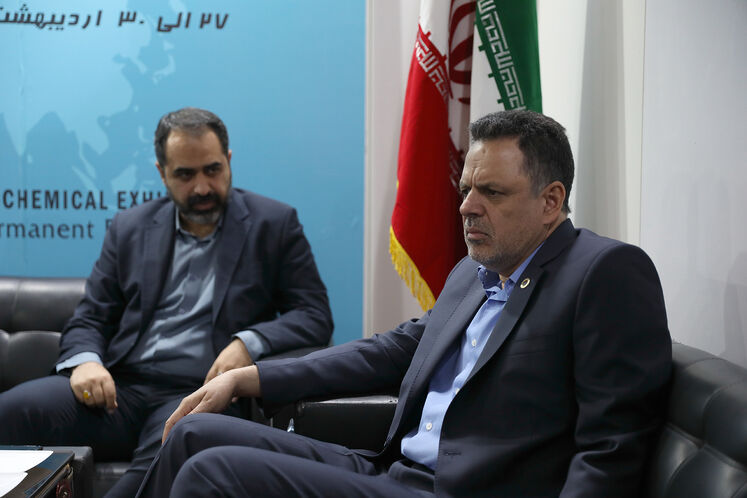 جلیل سالاری، مدیرعامل شرکت ملی پالایش و پخش فرآوردههای نفتی و علی فروزنده، مدیرکل روابط عمومی وزارت نفت