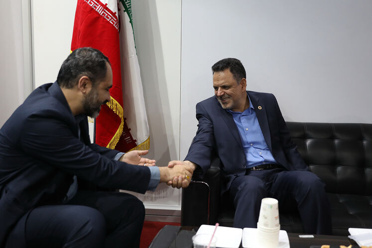 جلیل سالاری، مدیرعامل شرکت ملی پالایش و پخش فرآوردههای نفتی و علی فروزنده، مدیرکل روابط عمومی وزارت نفت