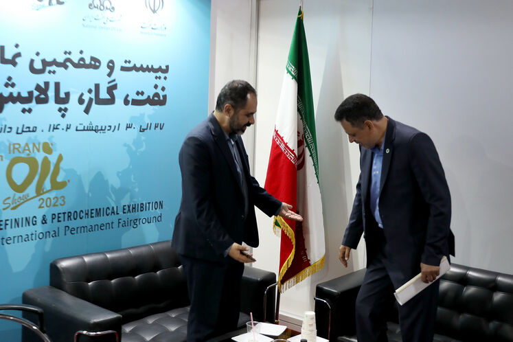 جلیل سالاری، مدیرعامل شرکت ملی پالایش و پخش فرآوردههای نفتی و علی فروزنده، مدیرکل روابط عمومی وزارت نفت