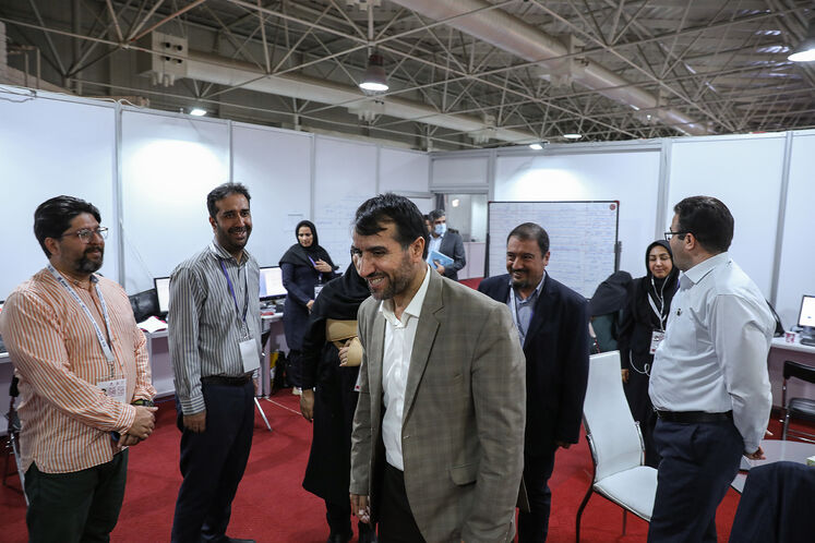 بازدید مرتضی شاهمیرزایی، معاون وزیر و مدیرعامل شرکت ملی صنایع پتروشیمی  از ستاد خبری بیستوهفتمین نمایشگاه بینالمللی نفت