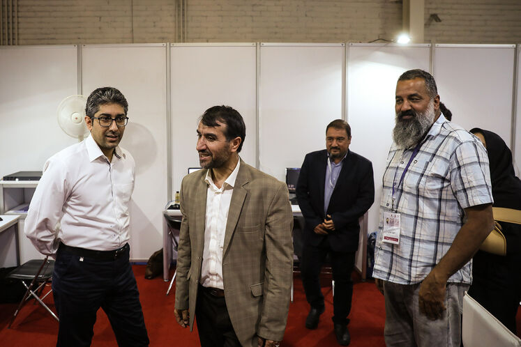 بازدید مرتضی شاهمیرزایی، معاون وزیر و مدیرعامل شرکت ملی صنایع پتروشیمی  از ستاد خبری بیستوهفتمین نمایشگاه بینالمللی نفت