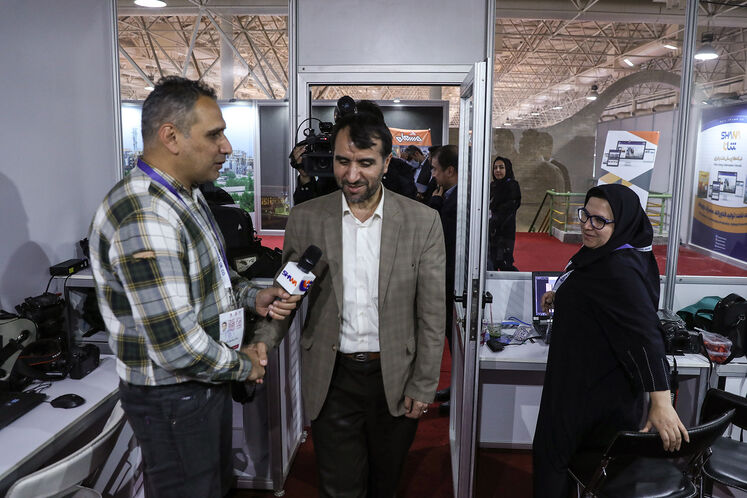 بازدید مرتضی شاهمیرزایی، معاون وزیر و مدیرعامل شرکت ملی صنایع پتروشیمی  از ستاد خبری بیستوهفتمین نمایشگاه بینالمللی نفت