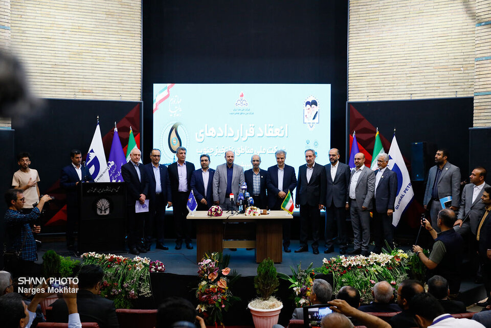 شرکت ملی مناطق نفتخیز جنوب ۱۱ توافقنامه و تفاهمنامه امضا کردند شرکت ملی مناطق نفتخیز جنوب ۱۱ توافقنامه و تفاهمنامه امضا کردند