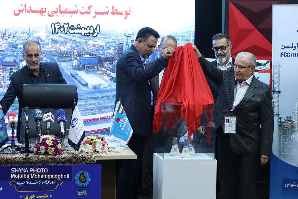 کاتالیست ایرانی واحد RFCC پالایشگاه نفت امام خمینی (ره) شازند رونمایی شد کاتالیست ایرانی واحد RFCC پالایشگاه نفت امام خمینی (ره) شازند رونمایی شد